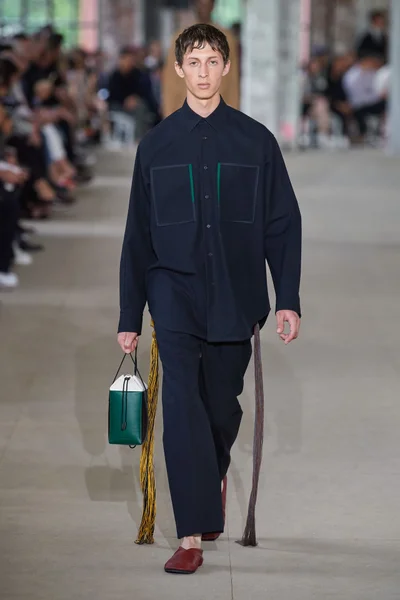 Look 22